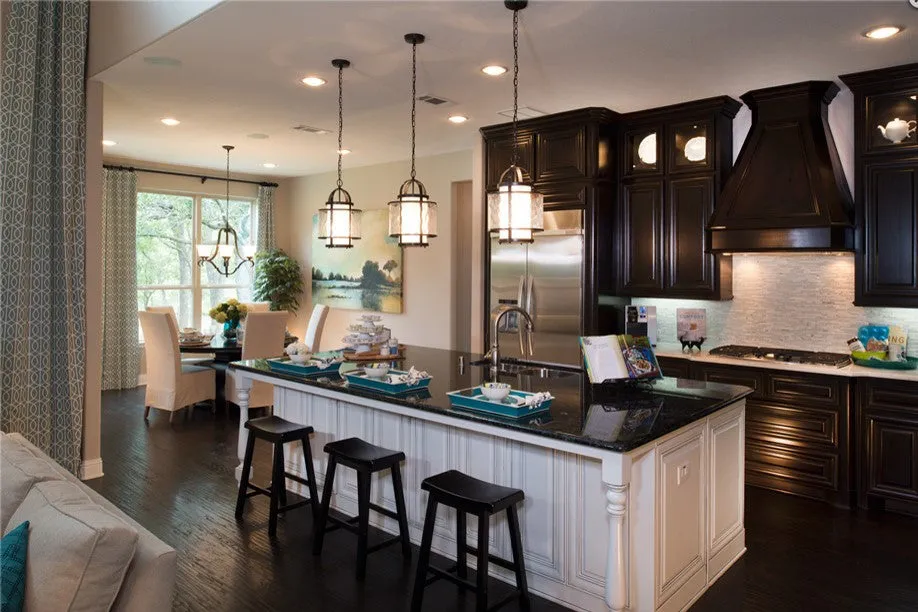 Bay Court Pendant