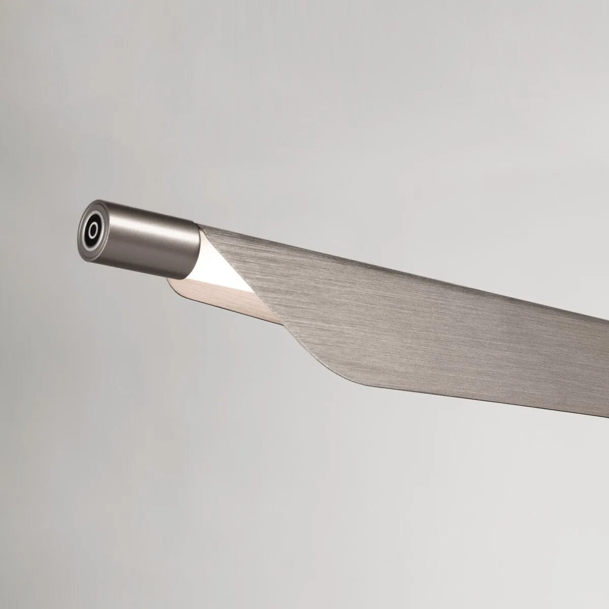JAQUE ADJUSTABLE LINEAR PENDANT LIGHT