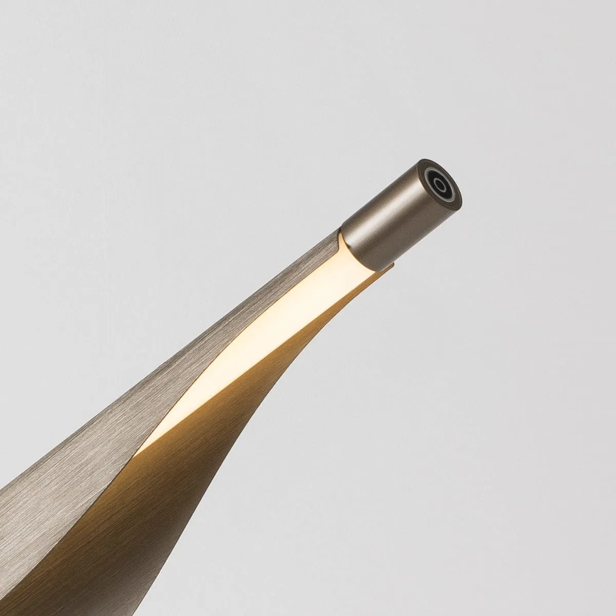 RIAN LINEAR PENDANT LIGHT