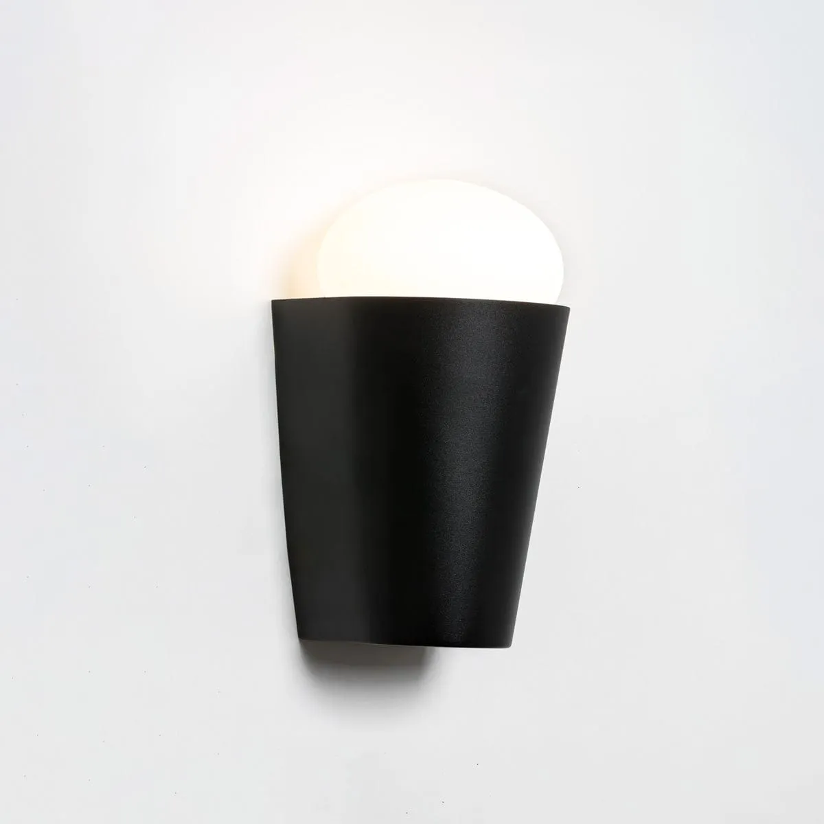 SONETTE 1 WALL LIGHT WITH YOSH GLASS