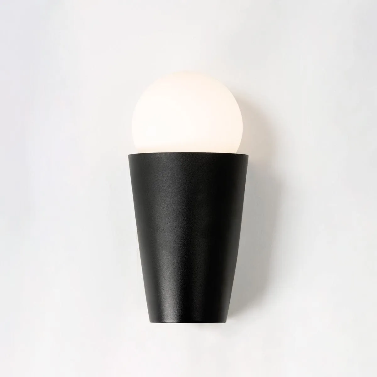 SONETTE 1 WALL LIGHT WITH YOSH GLASS